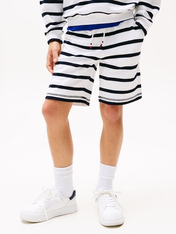 TOMMY HILFIGER Regular Trousers in White: front