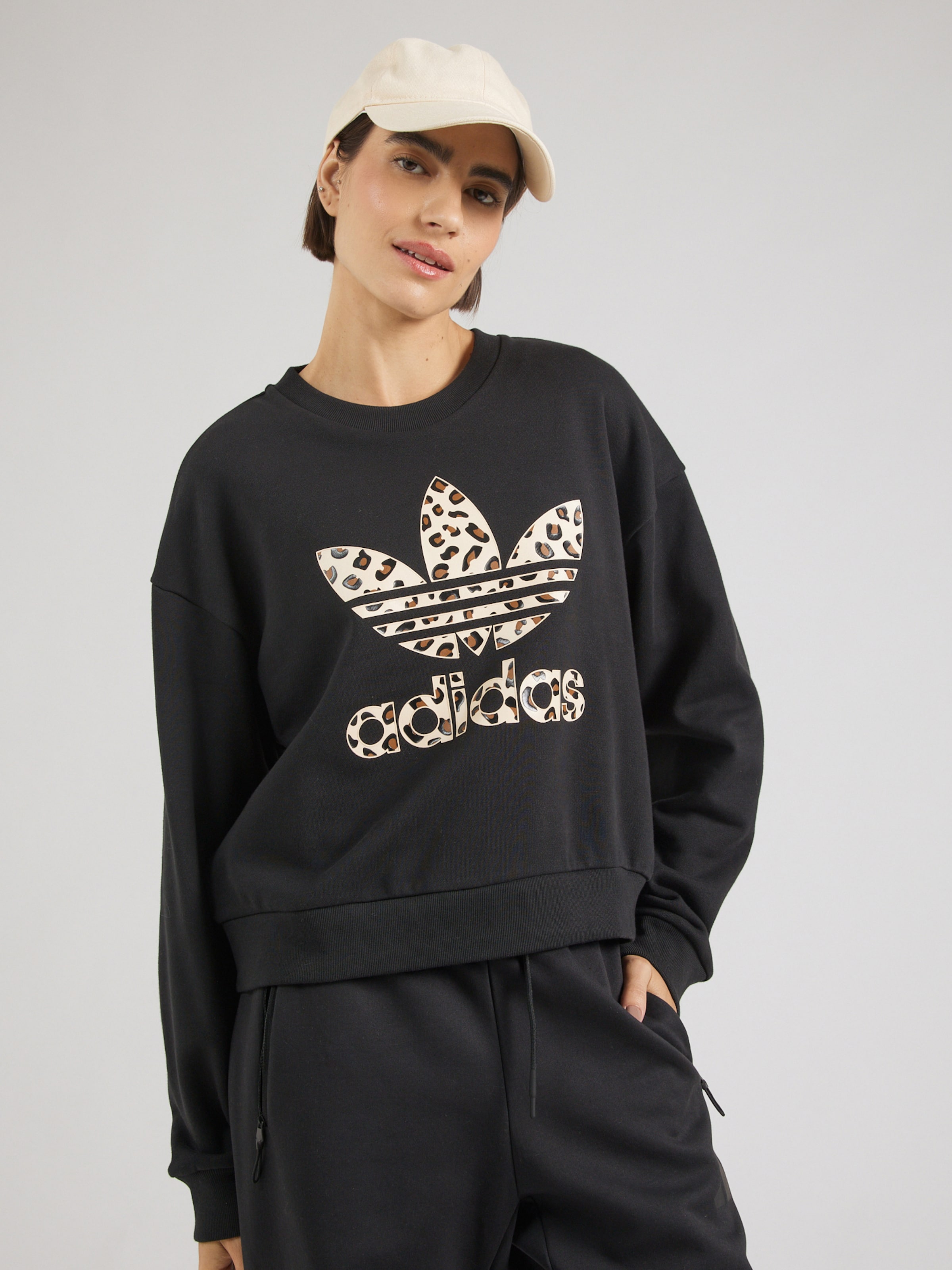ADIDAS ORIGINALS Sweatshirt in Black ABOUT YOU