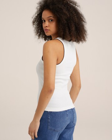 T-shirt WE Fashion en blanc