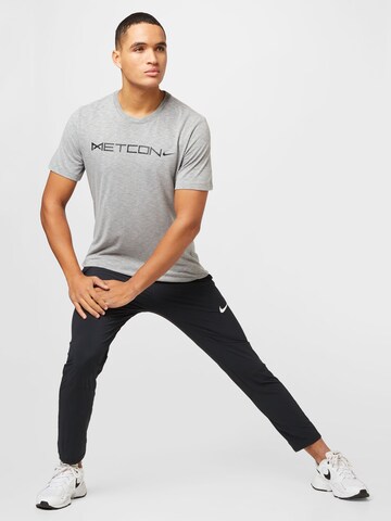 NIKE - Camiseta funcional en gris