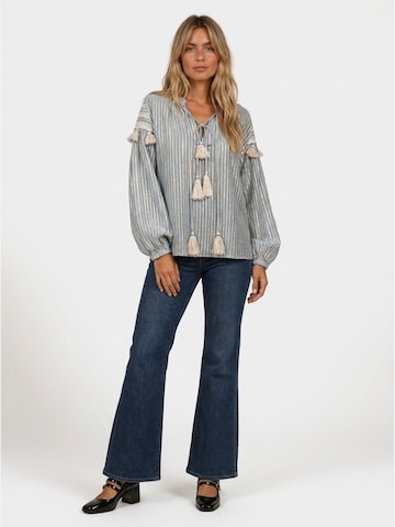 Miss June Blouse 'Lylya' in Blue: front