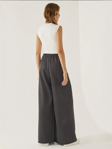 Wide Leg Pantalon à pince Hiccup en noir
