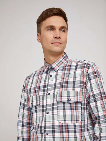 Coupe regular Chemise TOM TAILOR en mélange de couleurs