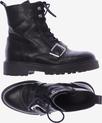 Zign hiking 2025 boots in black