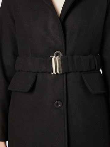 Trendyol Přechodný kabát – černá