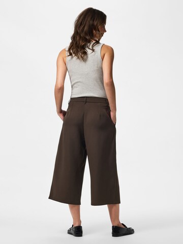 Loosefit Pantaloni 'PCOlivia' di PIECES in marrone