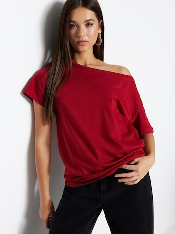 Tricou de la Trendyol pe roșu
