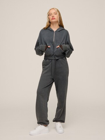 Cheyenne Ochsenknecht - Pierna ancha Pantalón en gris