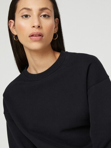 Liz Kaeber Sweatshirt in Black