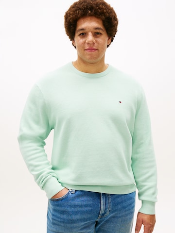 Tommy Hilfiger Big & Tall - Jersey 'ESSENTIAL' en verde: frente