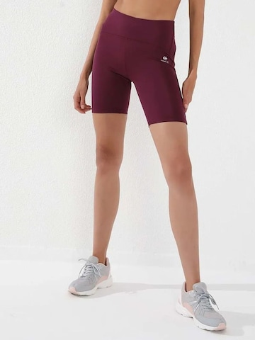 Tommy Life - Tapered Leggings 'Gamaschen' em vermelho