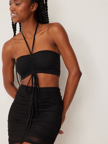 NA-KD Top in Black: front