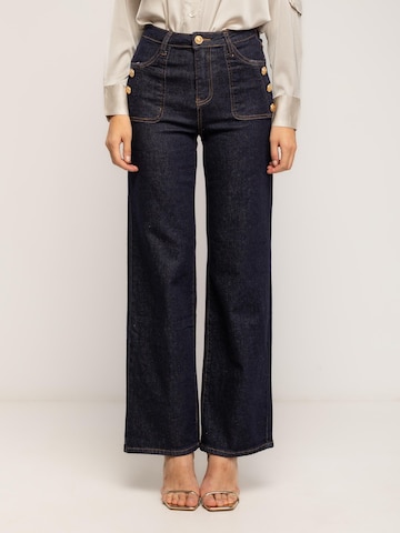Tantra Regular Jeans 'Jeans rectos de tiro alto  con bolsillos frontales y detalle de botones dorados' in Blue