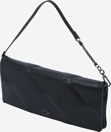 Clutch de la Calvin Klein pe negru