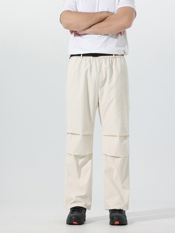 Youthup Cargo Pants in White: front