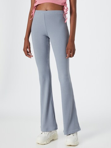 Edikted Flared Hose in Blau: Vorderseite