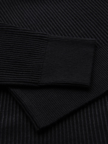 Pulover de la Ombre pe negru