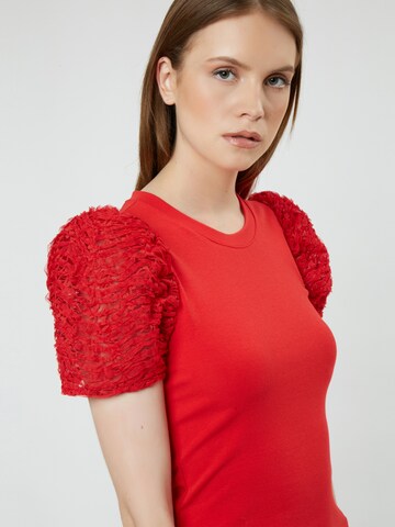 Influencer T-Shirt in Rot