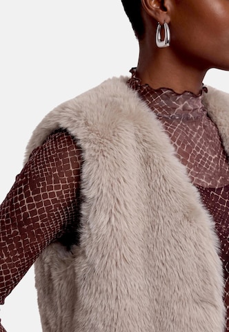 Gilet di zero in grigio