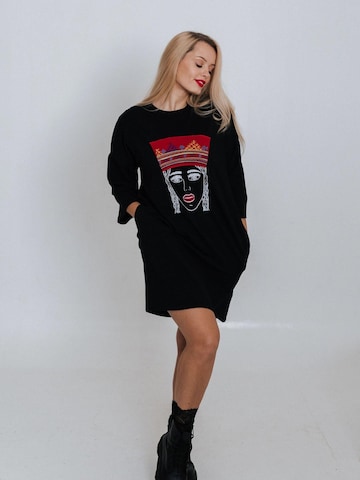 RADADA Oversized jurk 'CROWN LIELVARDE' in Zwart