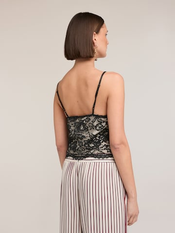 MOTIVI Top in Black