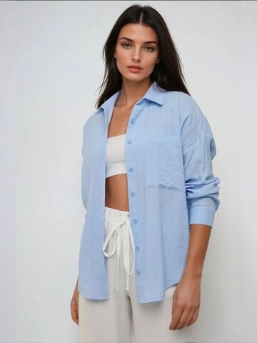 Hiccup Bluse in Blau: Vorderseite