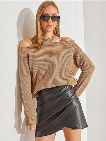 Bianco Lucci Sweater in Beige: front