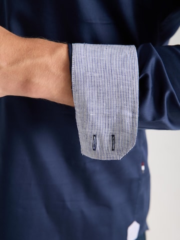 7Camicie - Ajuste estrecho Camisa de negocios 'Roma Iconic Satin Man Shirt White' en azul