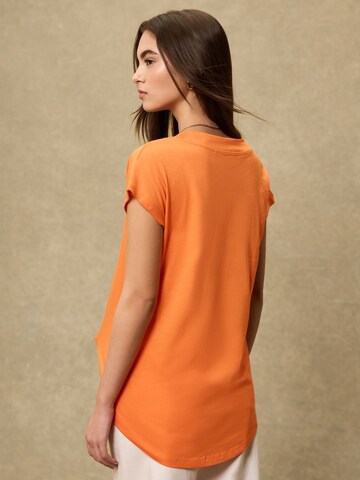 Tricou de la Next pe portocaliu