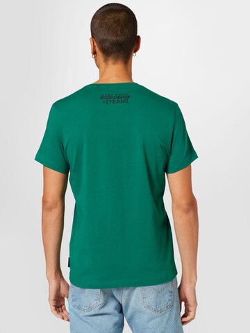 Tricou de la CAMP DAVID pe verde