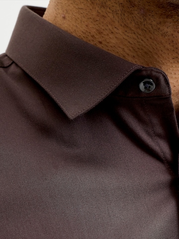 Super slim Chemise 'JJPRPARMA' Jack & Jones Premium en marron