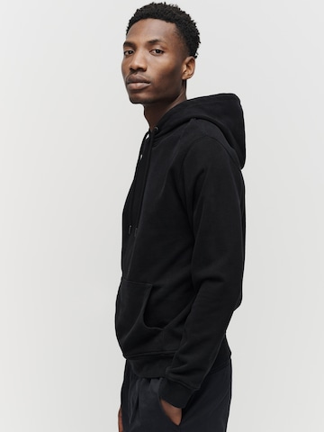 SANVT Sweatshirt 'The Hooded Sweatshirt' in Schwarz