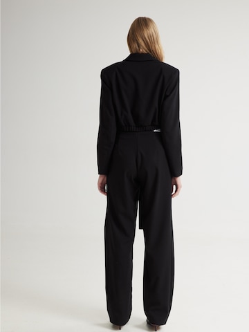 4TAILORS Bleiseri 'Katie' värissä musta