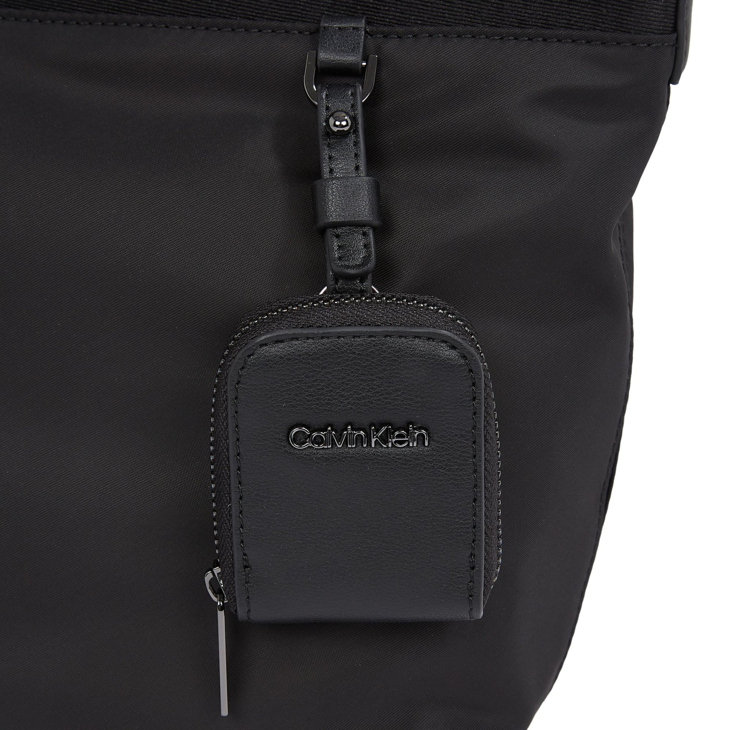 Calvin Klein Umhängetasche "Est." in Schwarz