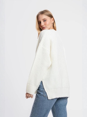 Hiccup Sweater in White