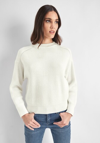 HECHTER PARIS Sweater in White