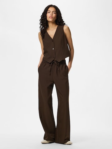 Gilet de costume 'PCBosella' PIECES en marron