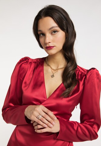 Camicia da donna di faina in rosso