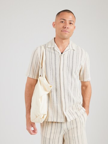 QS Comfort fit Button Up Shirt in Beige: front