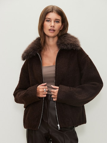 Next Jacke in Braun: Vorderseite