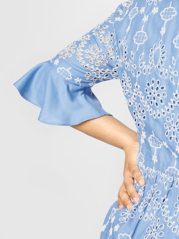 Robe 'Bianca' ABOUT YOU Curvy en bleu