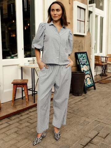 regular Pantaloni ' Flowercras ' di Crās in bianco