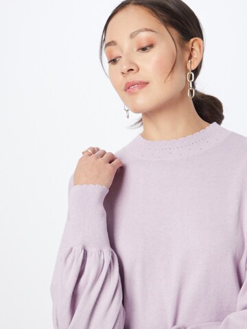 Thought Pullover in Lila