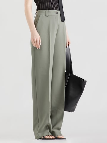 modström Loose fit Trousers with creases 'Gale' in Green: front