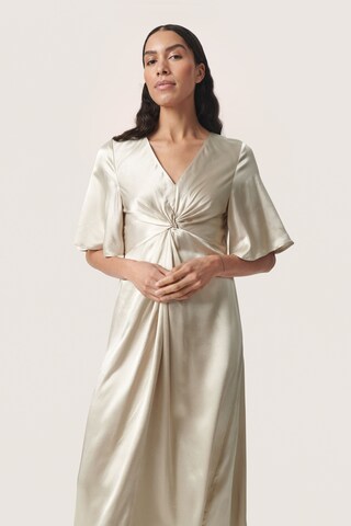 SOAKED IN LUXURY Jurk 'Milu' in Beige