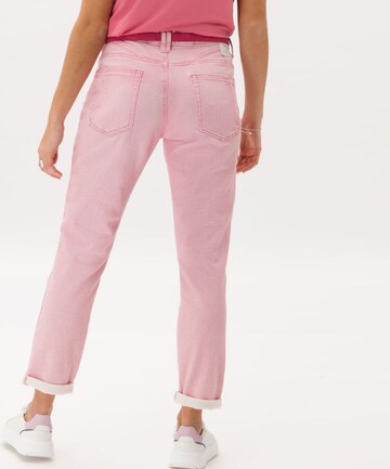 BRAX Regular Jeans 'Merrit' in Roze: terug