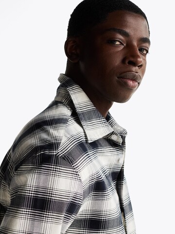 Tommy Jeans Regular fit Button Up Shirt in Black
