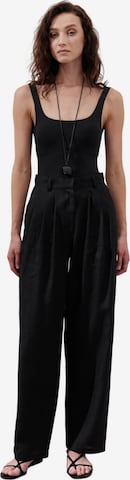 MANUKA Regular Pants in Black: front