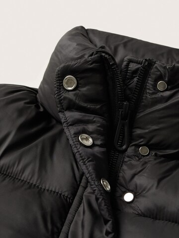 MANGO Zimní bunda – černá