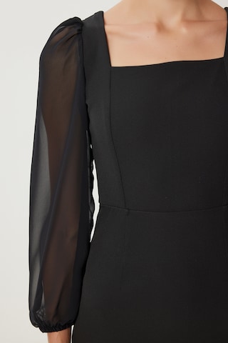 Happiness İstanbul Kleid in Schwarz